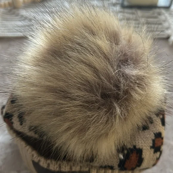 Cute winter hat - Picture 3 of 3